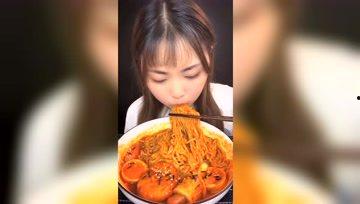 娱乐吃瓜酱一个人做饭,娱乐吃瓜酱的美食独奏曲